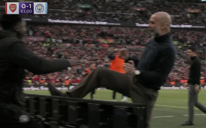 瓜帅怒踢电视释放压力 曼城2-0力克阿森纳夺冠