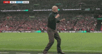 瓜帅怒踢电视释放压力 曼城2-0力克阿森纳夺冠