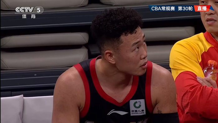 贺希宁三分神准砍31分 深圳大胜江苏郭导观战