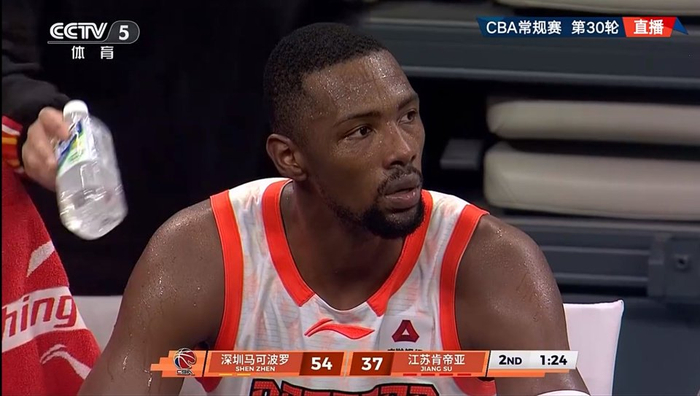 贺希宁三分神准砍31分 深圳大胜江苏郭导观战