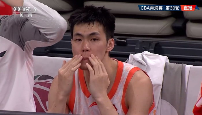 贺希宁三分神准砍31分 深圳大胜江苏郭导观战