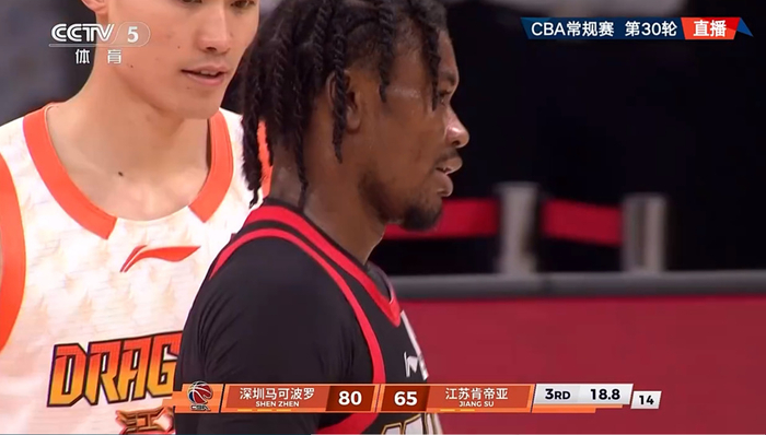 贺希宁三分神准砍31分 深圳大胜江苏郭导观战