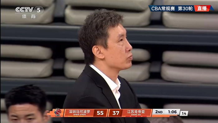 贺希宁三分神准砍31分 深圳大胜江苏郭导观战