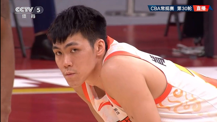 贺希宁三分神准砍31分 深圳大胜江苏郭导观战